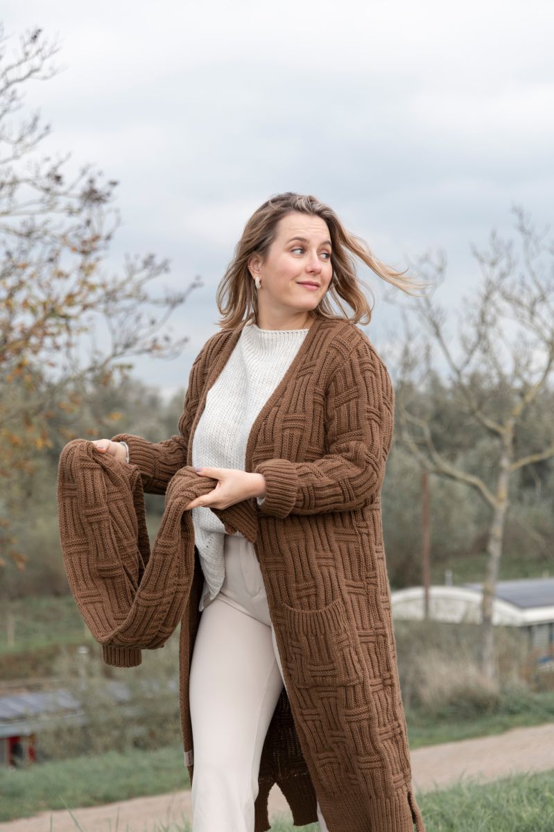 bobby long knitted cardigan tobacco 4042 with side pockets