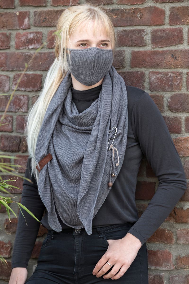lola triangle scarf med grey