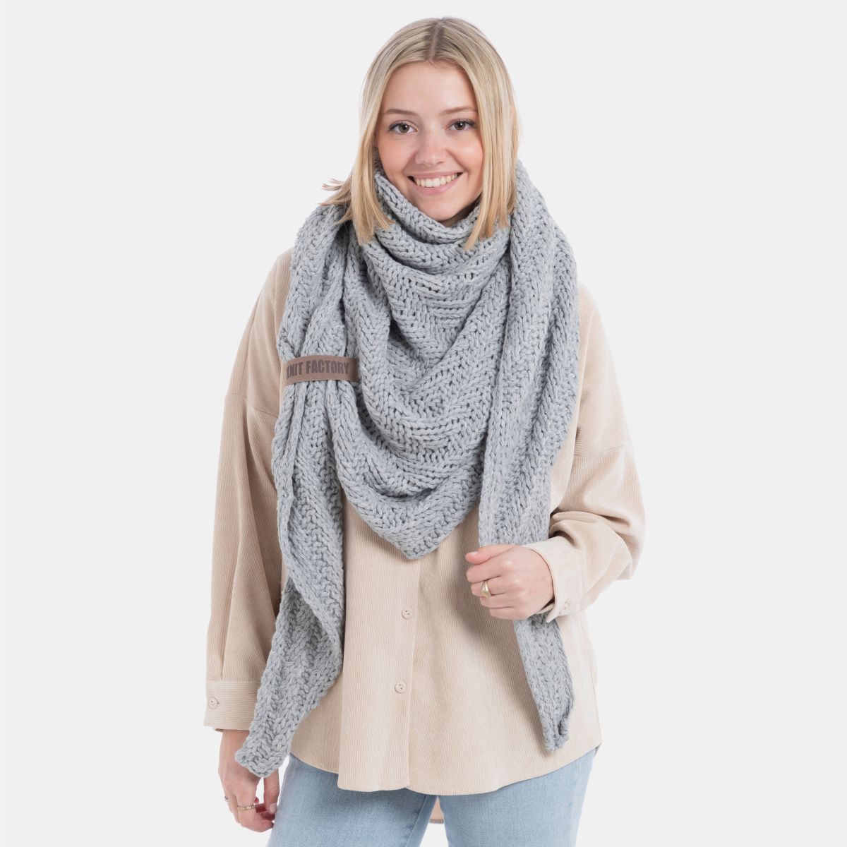 sally triangle scarf light grey