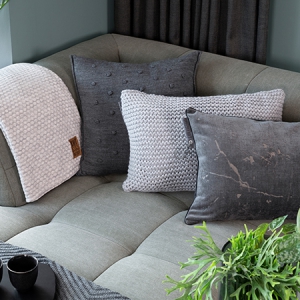 Combining Knit Factory cushions and plaids in your interior